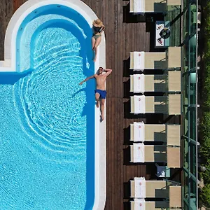 Universal 3*, Cattolica Italie