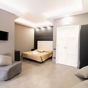 Royal Art H Spaccanapoli, By Clapa Group 2*, Naples Italie